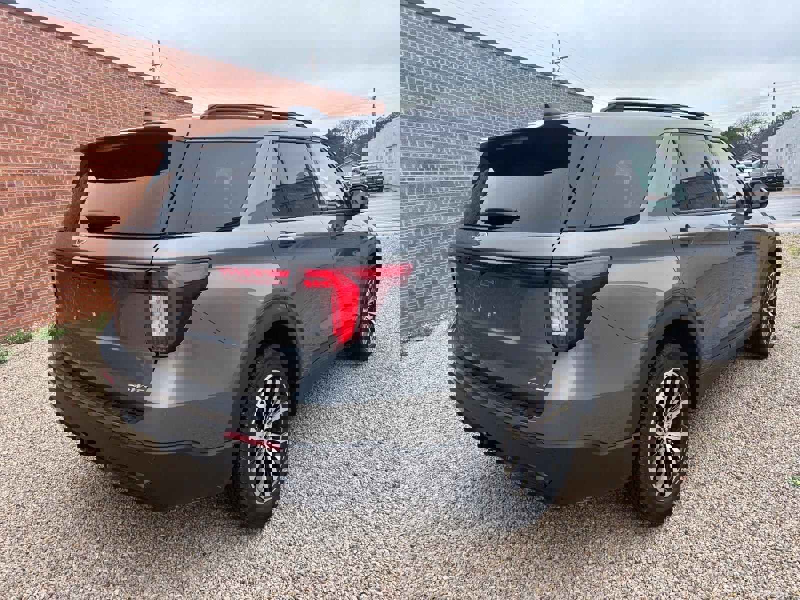 Certified 2025 Ford Explorer ST-Line image 3
