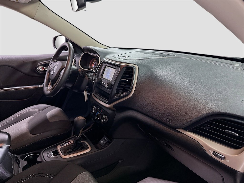 Used 2014 Jeep Cherokee Sport image 26