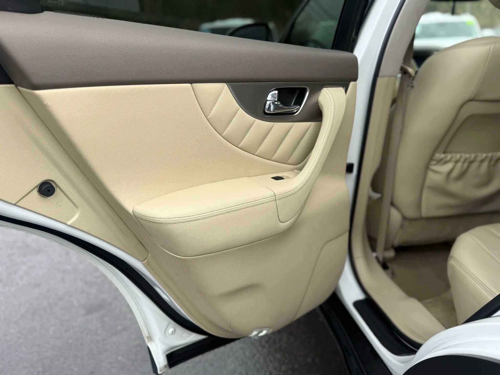 Used 2016 INFINITI QX70 3.7 Sport Utility 4D w/ Premium Package image 12