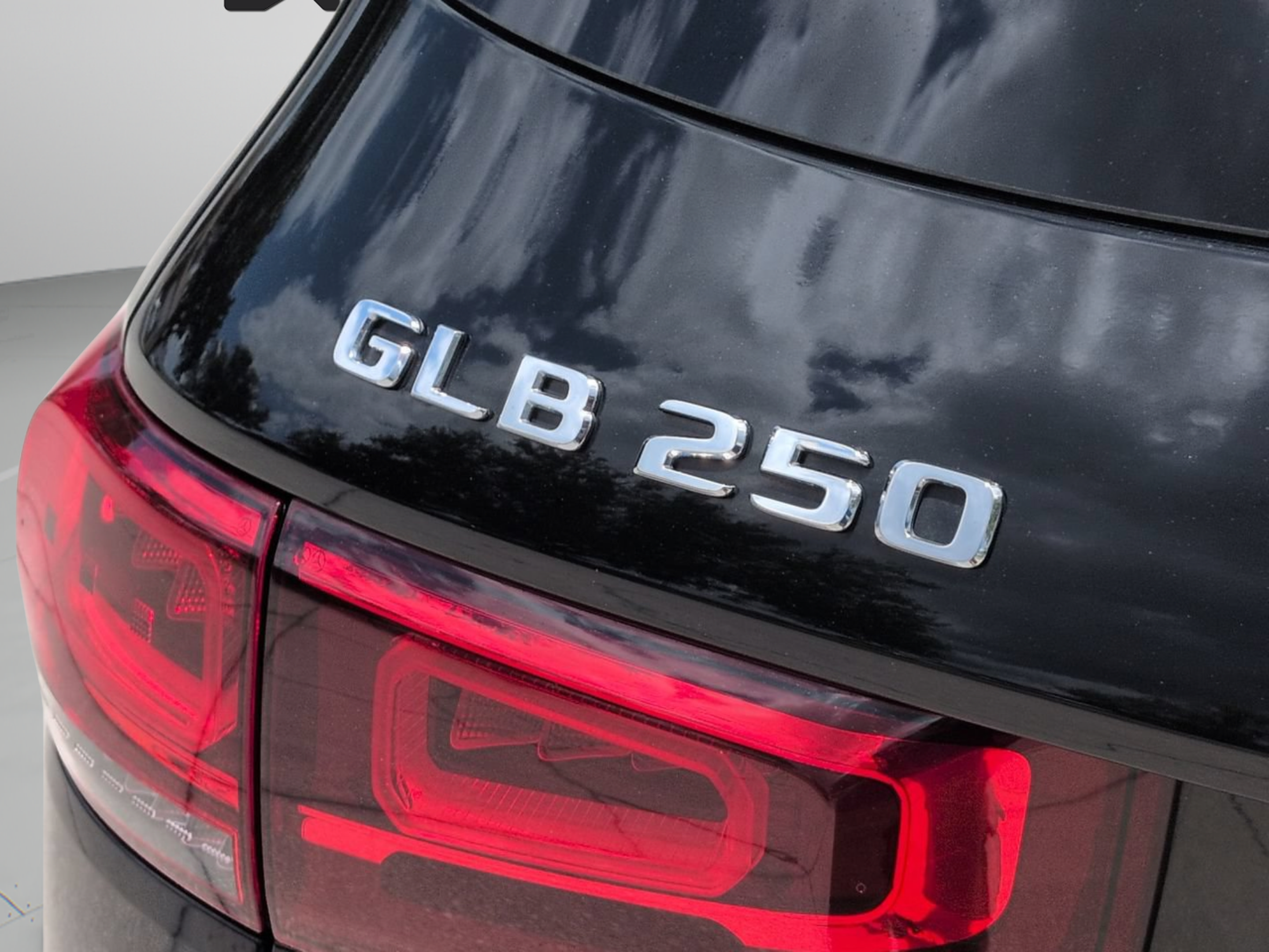 Used 2022 Mercedes-Benz GLB 250 4MATIC image 16