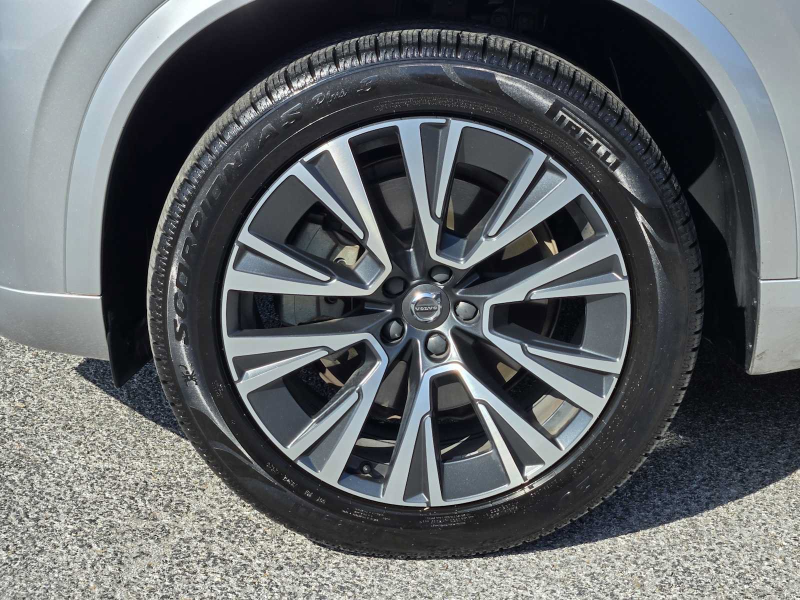 Used 2021 Volvo XC90 T5 Momentum w/ Climate Package FWD image 13