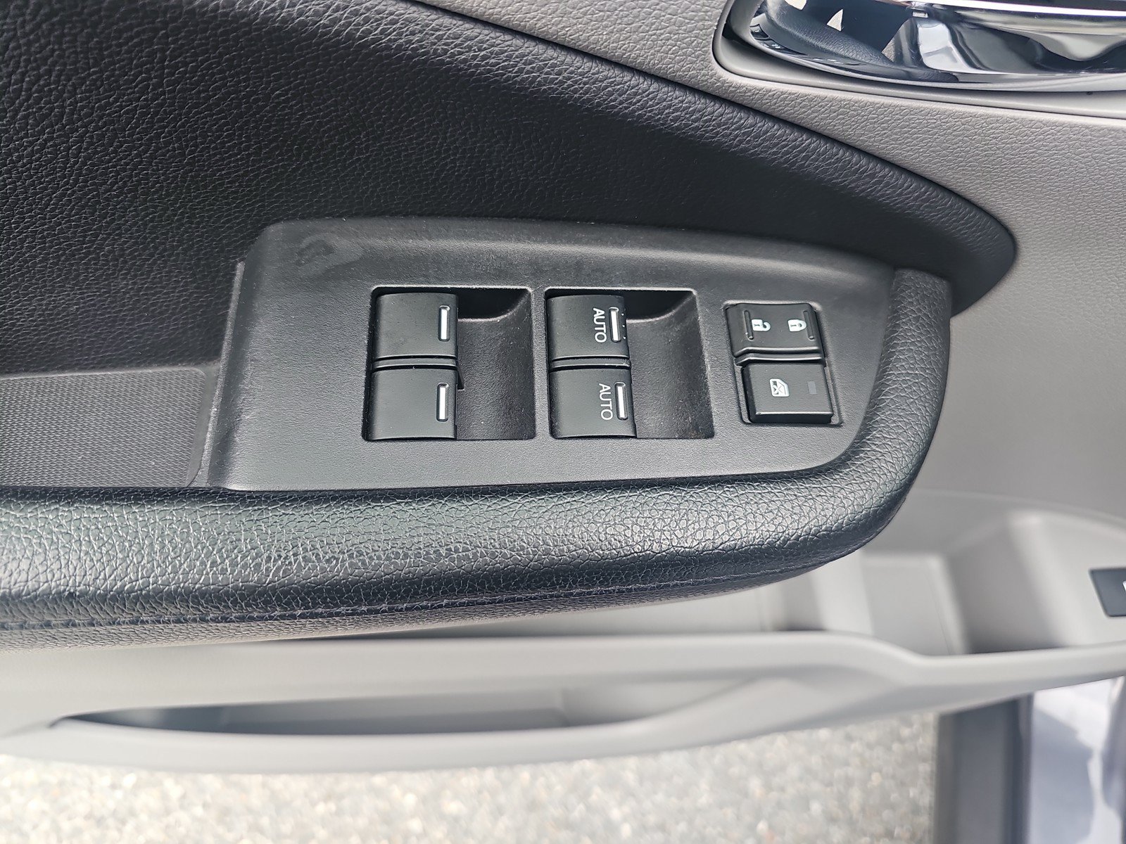 Used 2016 Honda Pilot LX image 10