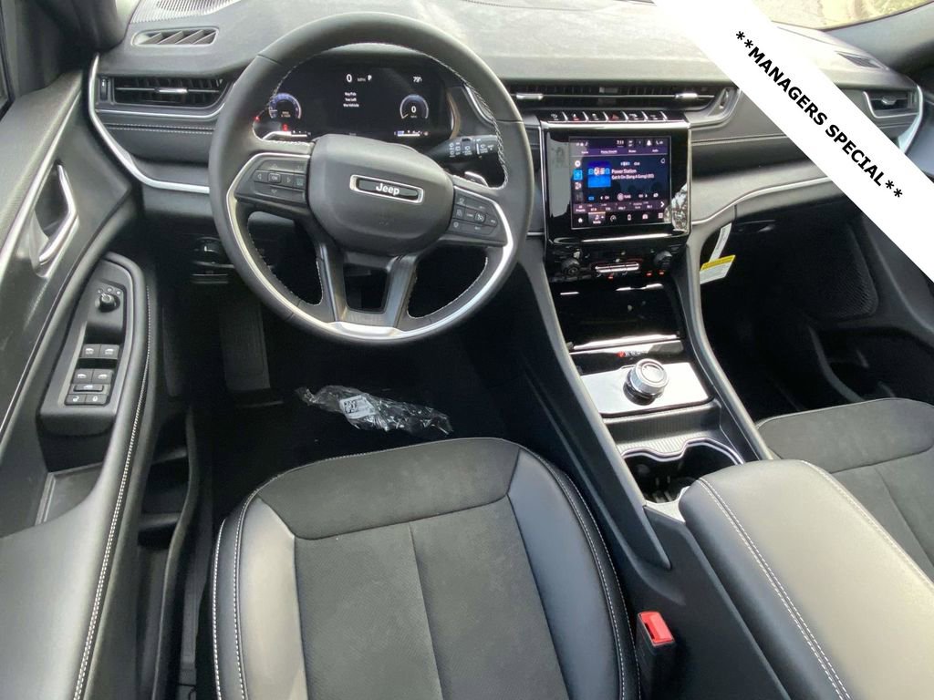 New 2025 Jeep Grand Cherokee Altitude image 40