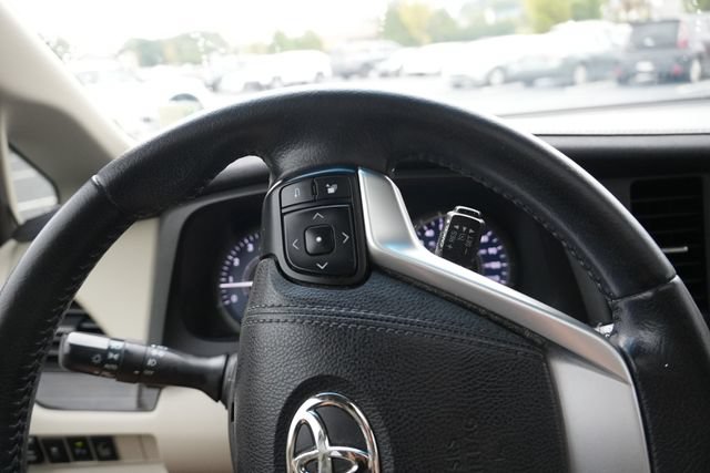 Used 2015 Toyota Sienna XLE w/ XLE Navigation Package FWD image 29