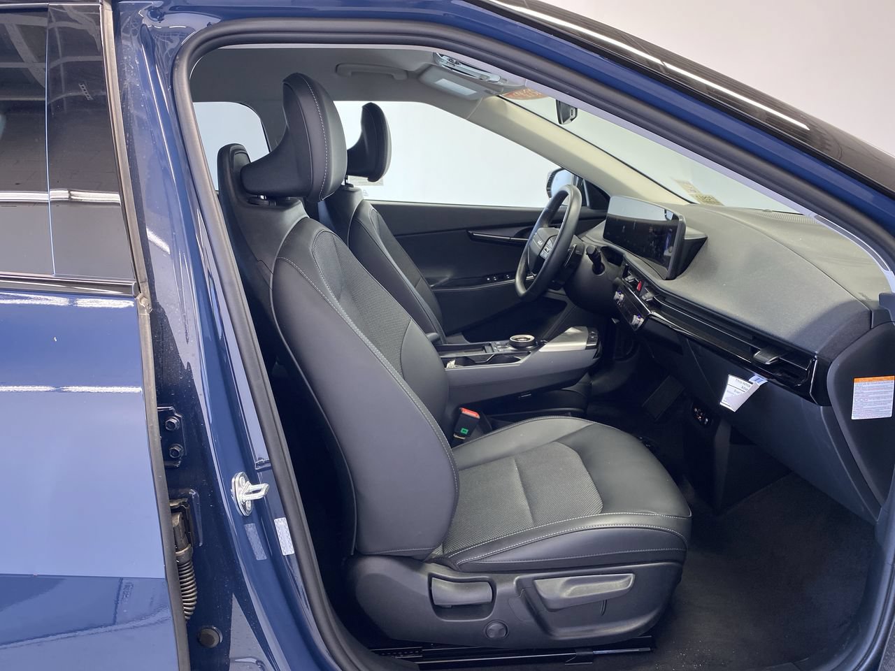 Certified 2025 Kia EV6 Light RWD image 28