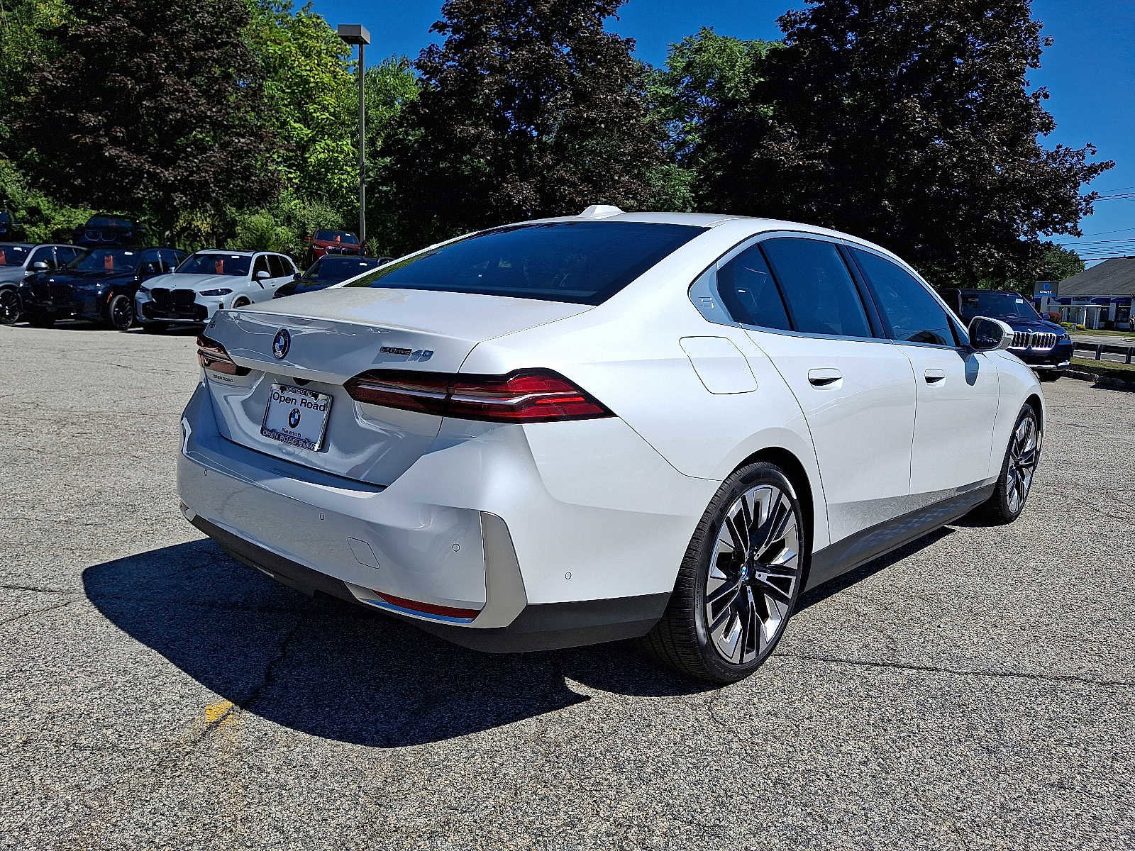 Used 2024 BMW i5 eDrive40i w/ Premium Package image 6