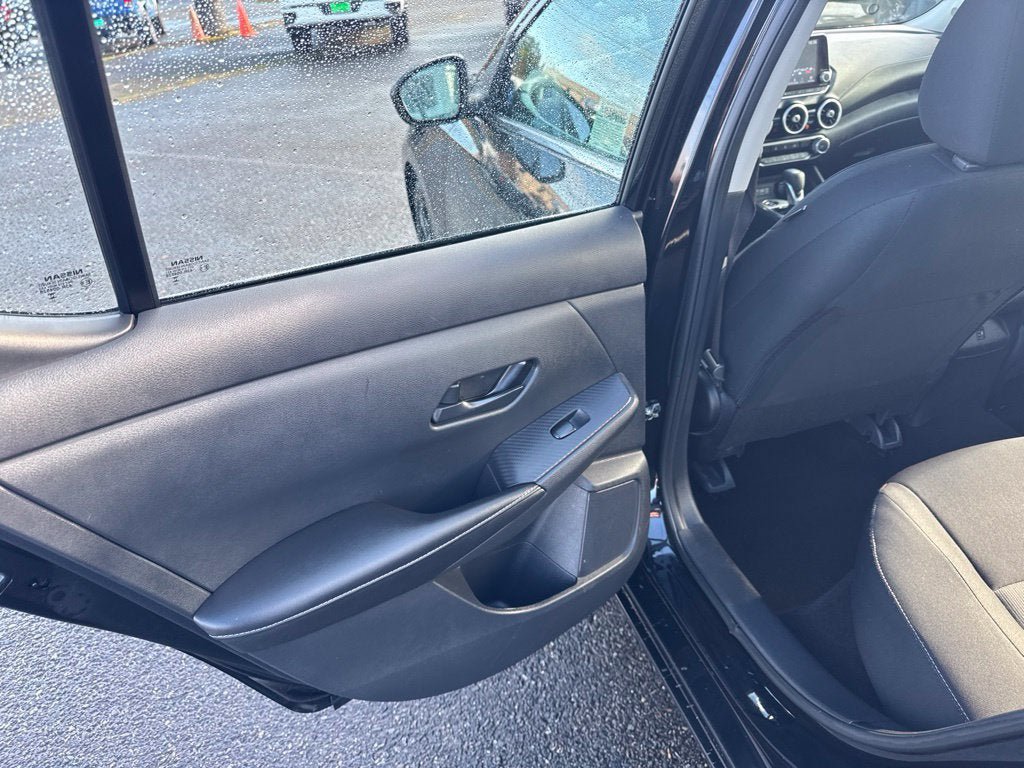 Used 2024 Nissan Sentra SV FWD image 12