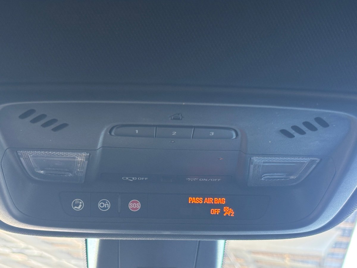 Used 2023 Chevrolet Traverse LT image 7