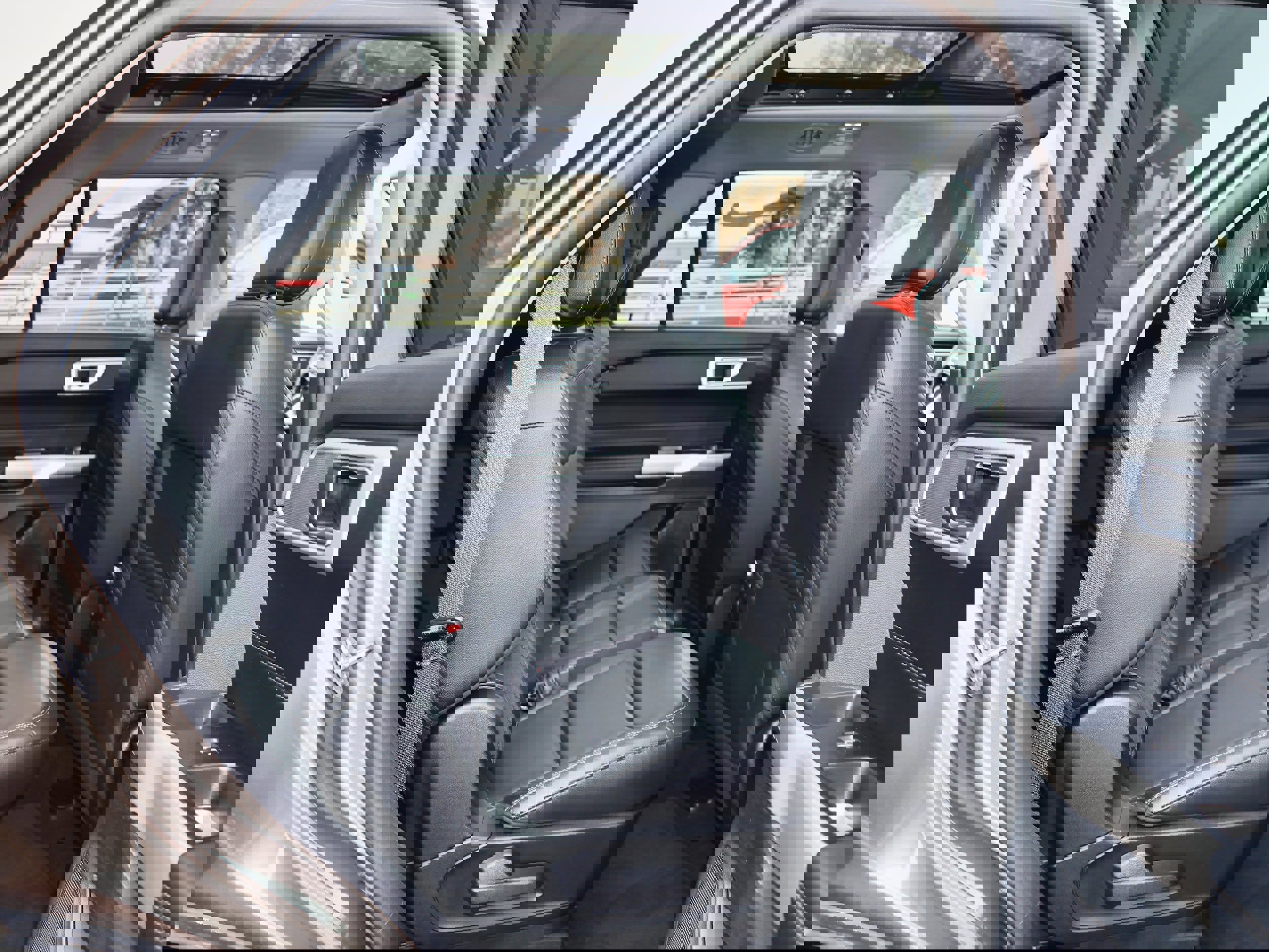 Used 2021 Ford Explorer XLT w/ Equipment Group 202A image 30