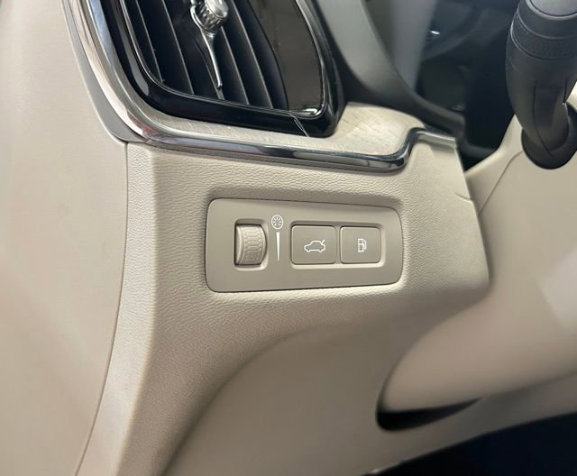 Used 2018 Volvo XC60 T8 Inscription image 31