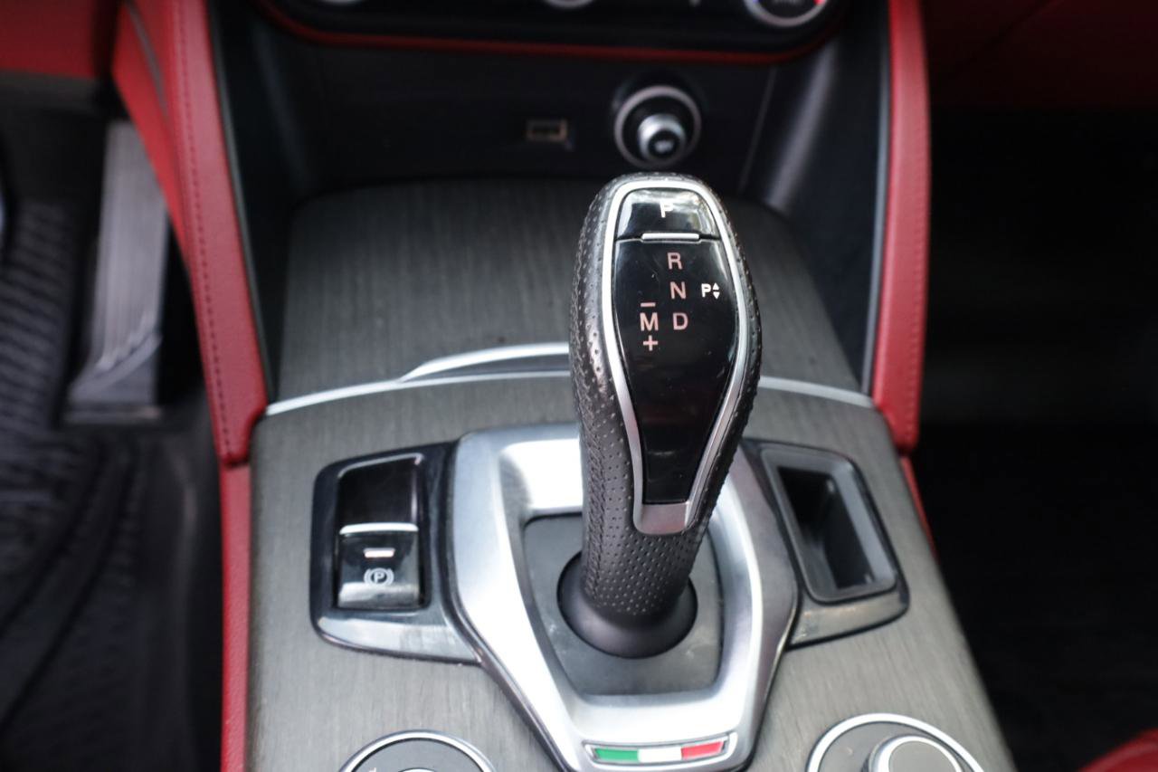 Used 2021 Alfa Romeo Stelvio Ti w/ Nero Edizione AWD/4WD image 13