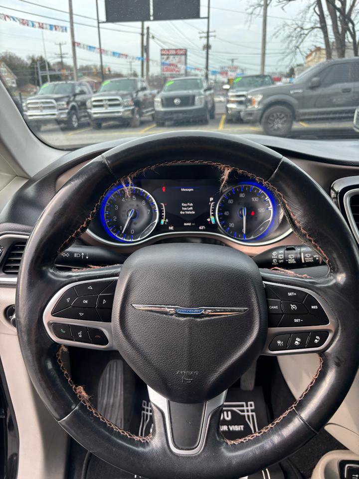 Used 2019 Chrysler Pacifica Touring-L w/ Advanced Safetytec Group image 8