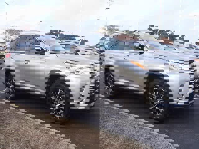 Used 2019 Toyota Highlander Plus image 4