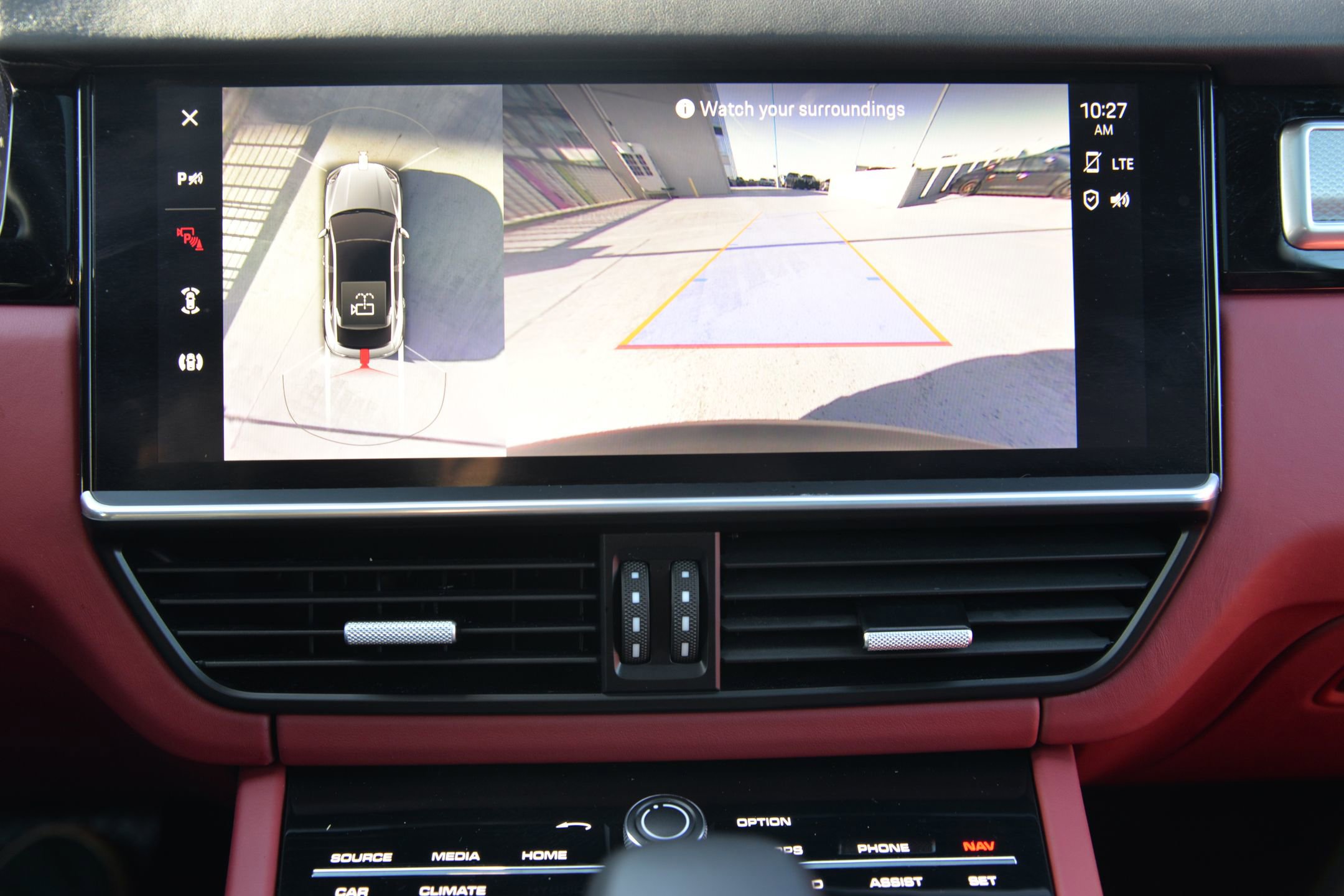 Certified 2023 Porsche Cayenne Platinum Edition image 32