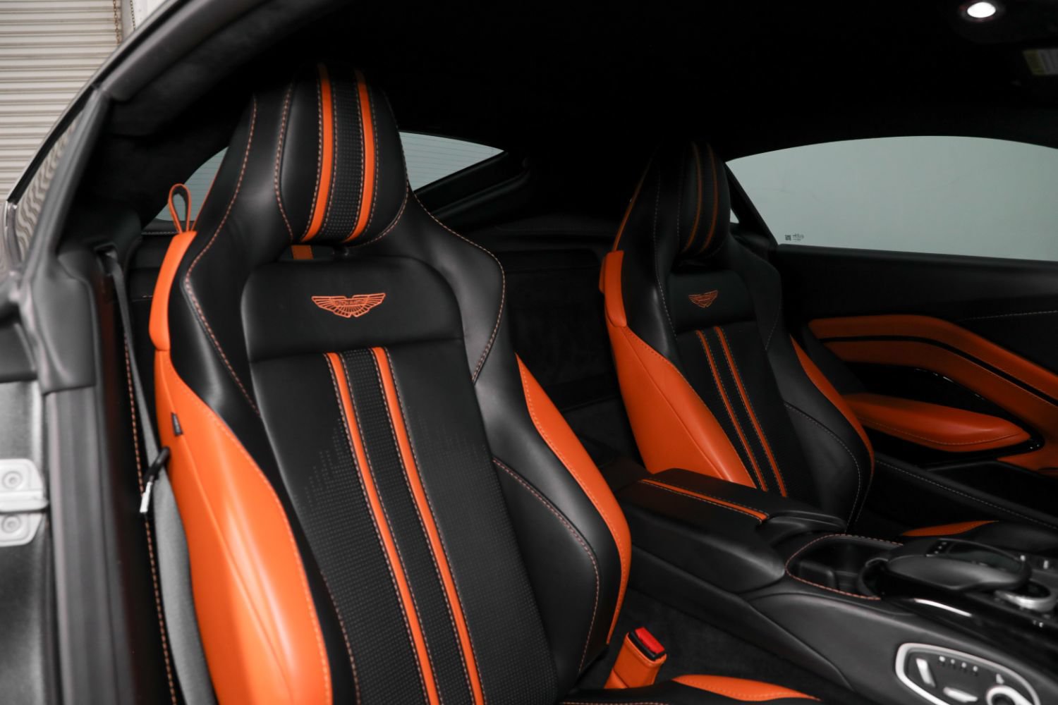 Used 2019 Aston Martin V8 Vantage Coupe RWD image 29
