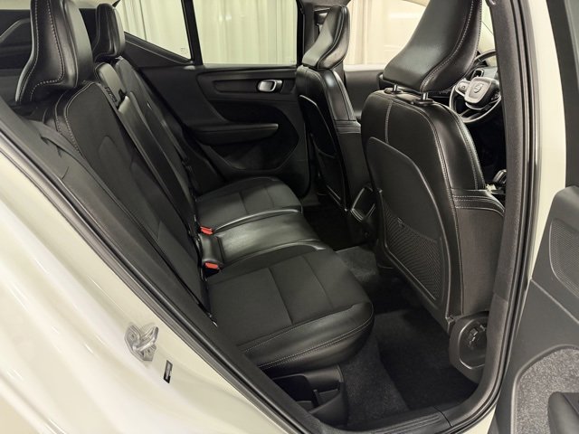 Used 2020 Volvo XC40 T5 Momentum w/ Premium Package image 8