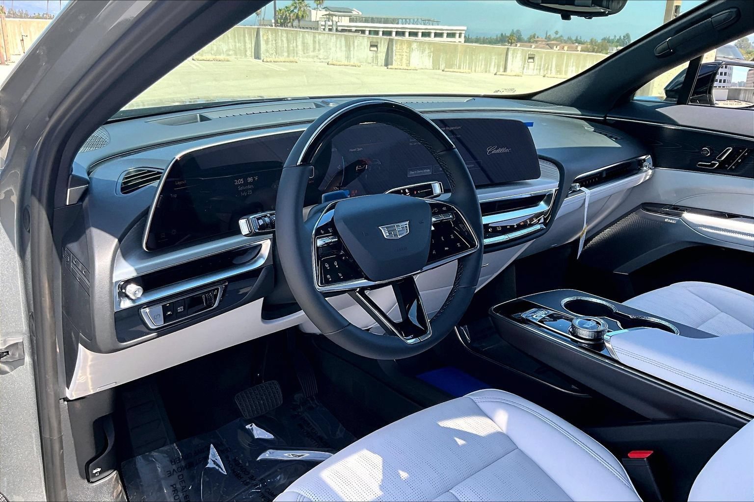 New 2026 Cadillac Lyriq Premium Luxury w/ LPO, Floor Liner Package AWD/4WD image 8
