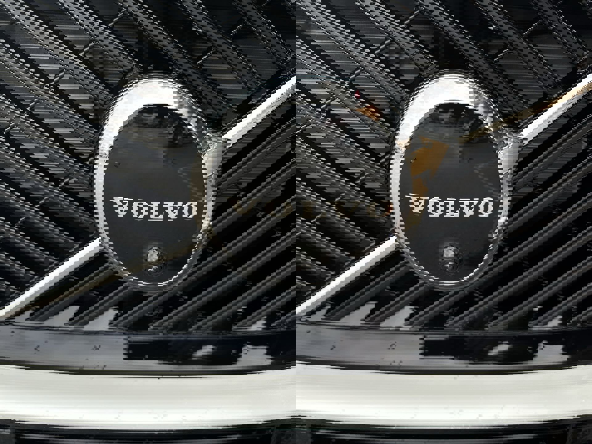 New 2026 Volvo XC60 T8 Ultra w/ Protection Package Premier image 32