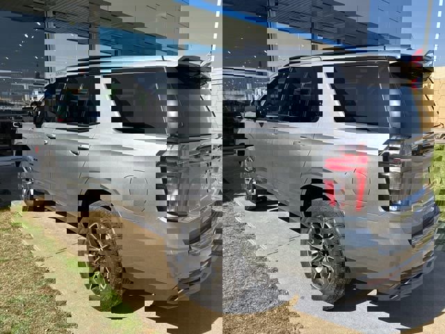 Used 2024 Chevrolet Tahoe Z71 w/ Luxury Package image 3