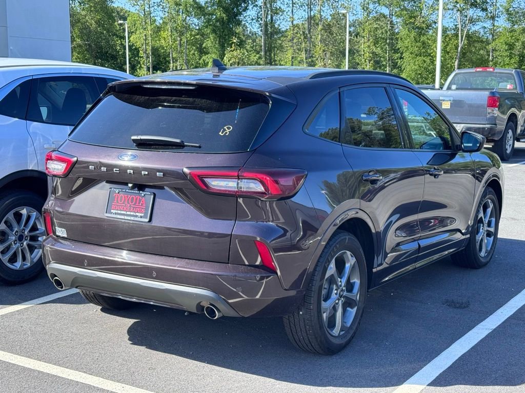 Used 2023 Ford Escape ST-Line w/ Tech Pack #1 FWD image 6