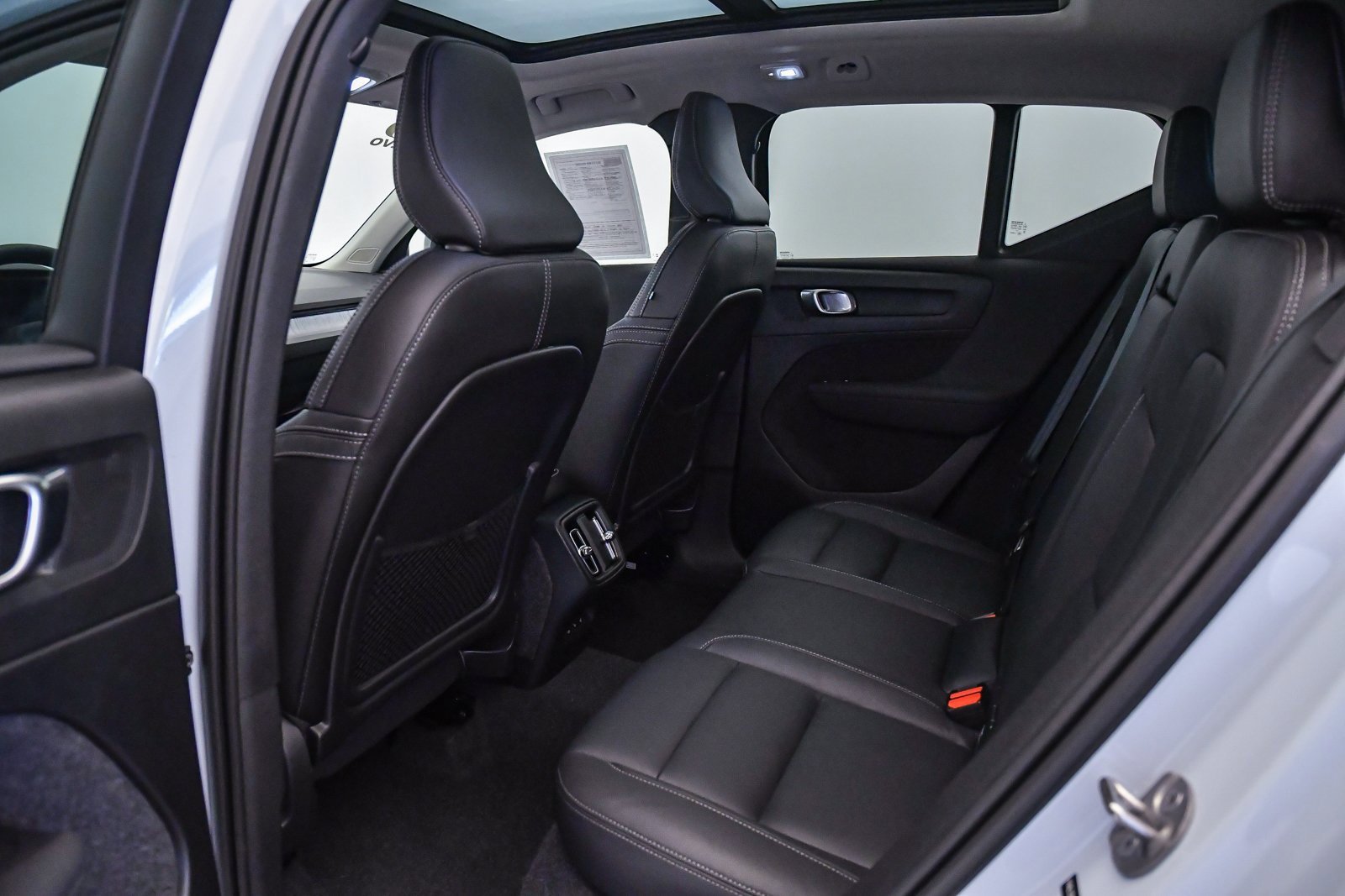 Used 2025 Volvo XC40 B5 Ultra w/ Climate Package image 20