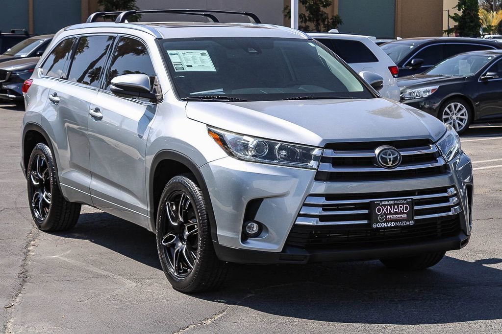 Used 2019 Toyota Highlander Limited FWD image 3