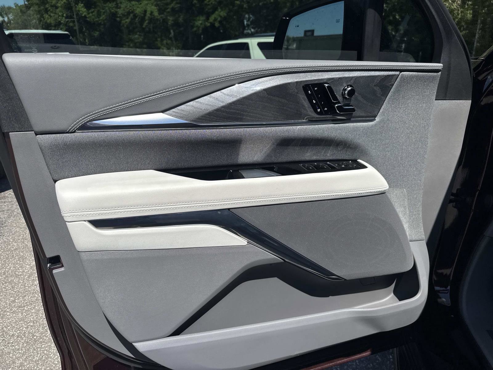 New 2025 Cadillac Escalade IQ Luxury 1 AWD/4WD image 18