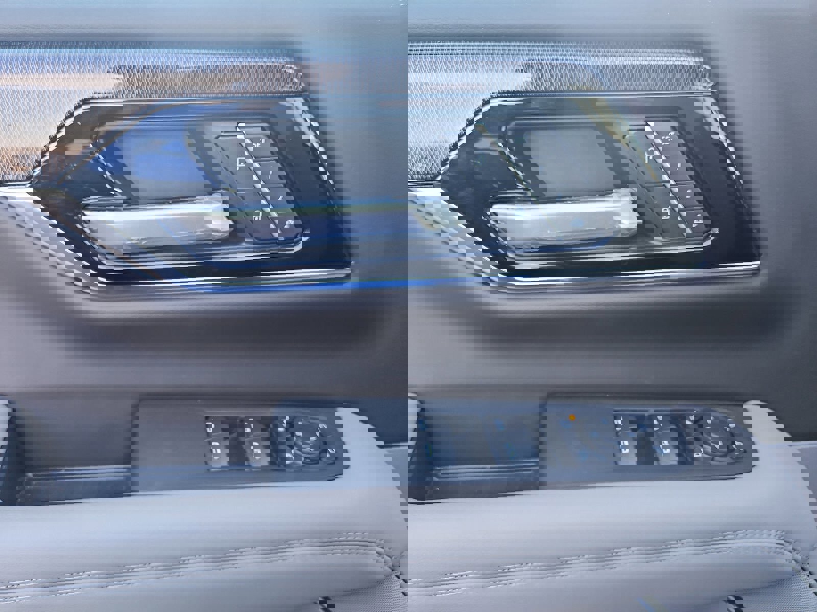 Used 2025 GMC Yukon Elevation image 17