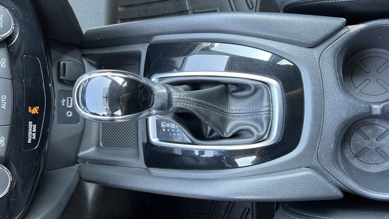 Used 2018 Nissan Rogue SV w/ Premium Package image 23