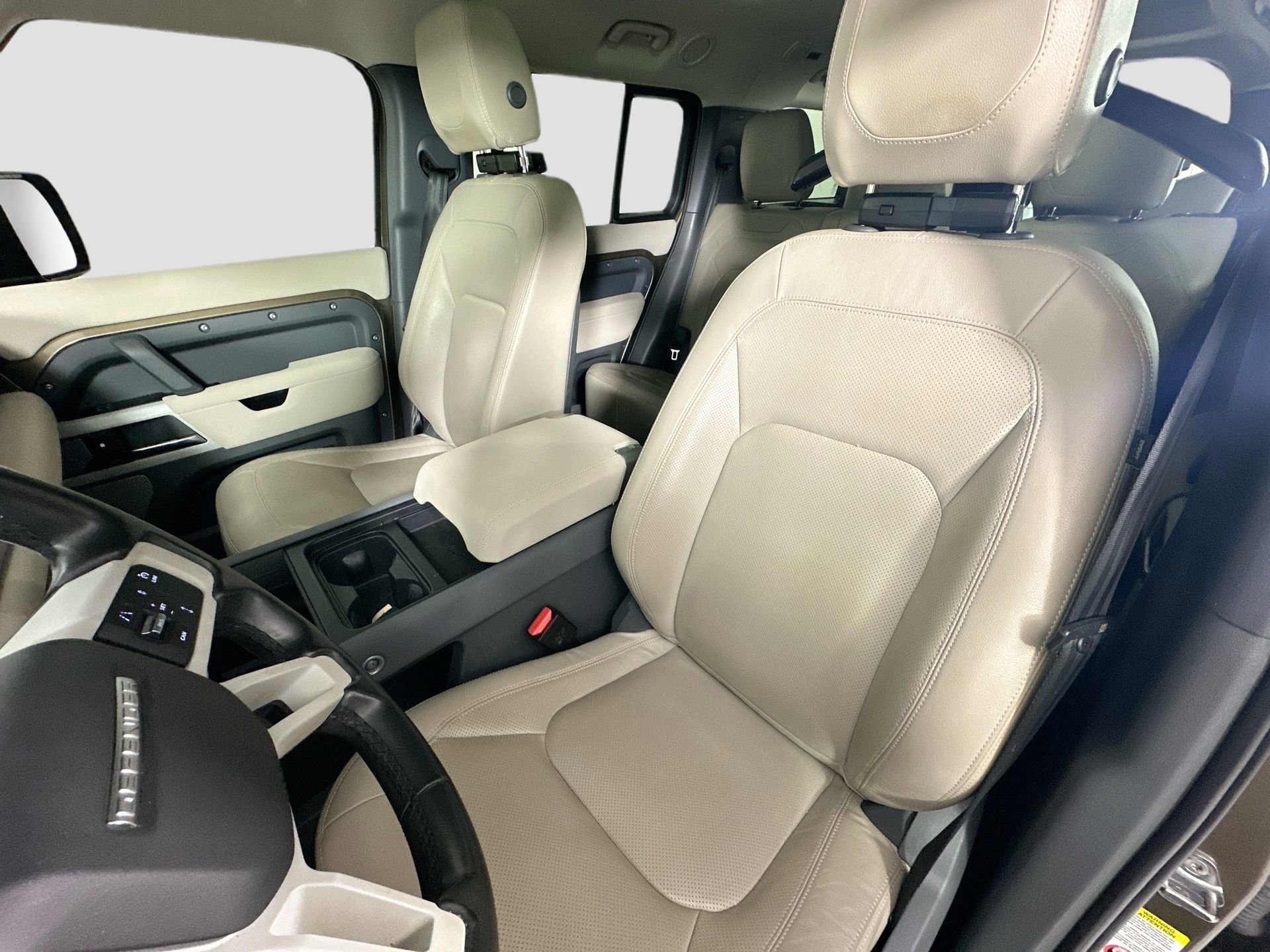 Used 2023 Land Rover Defender 130 SE image 23