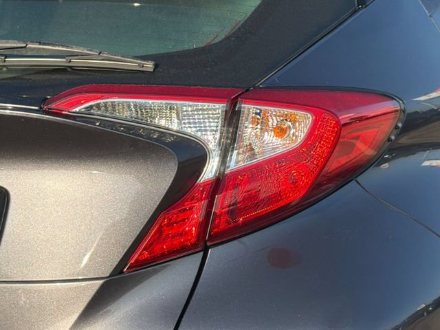 Used 2020 Toyota C-HR XLE FWD image 30