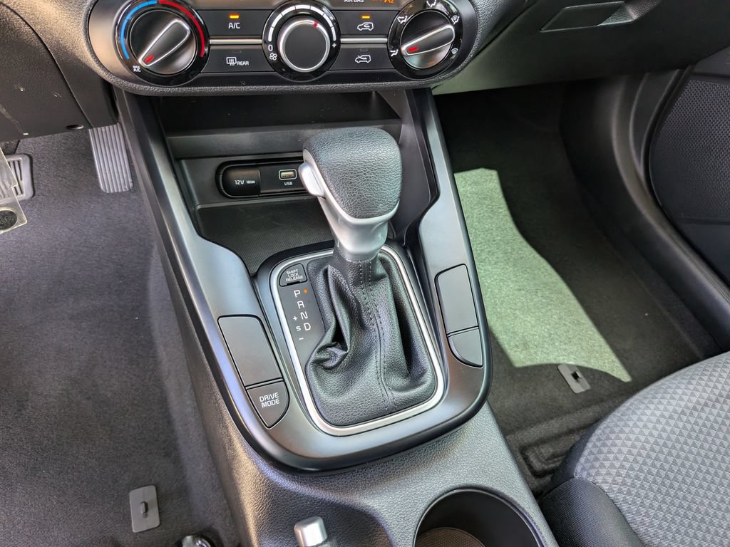 Certified 2025 Kia Soul LX w/ LX Technology Package FWD image 25