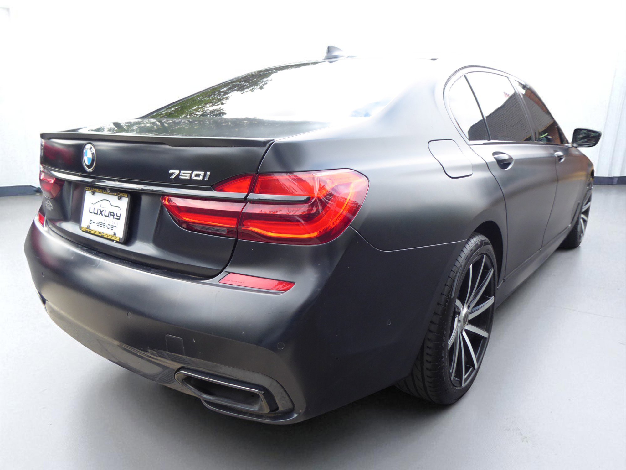 Used 2017 BMW 750i image 10