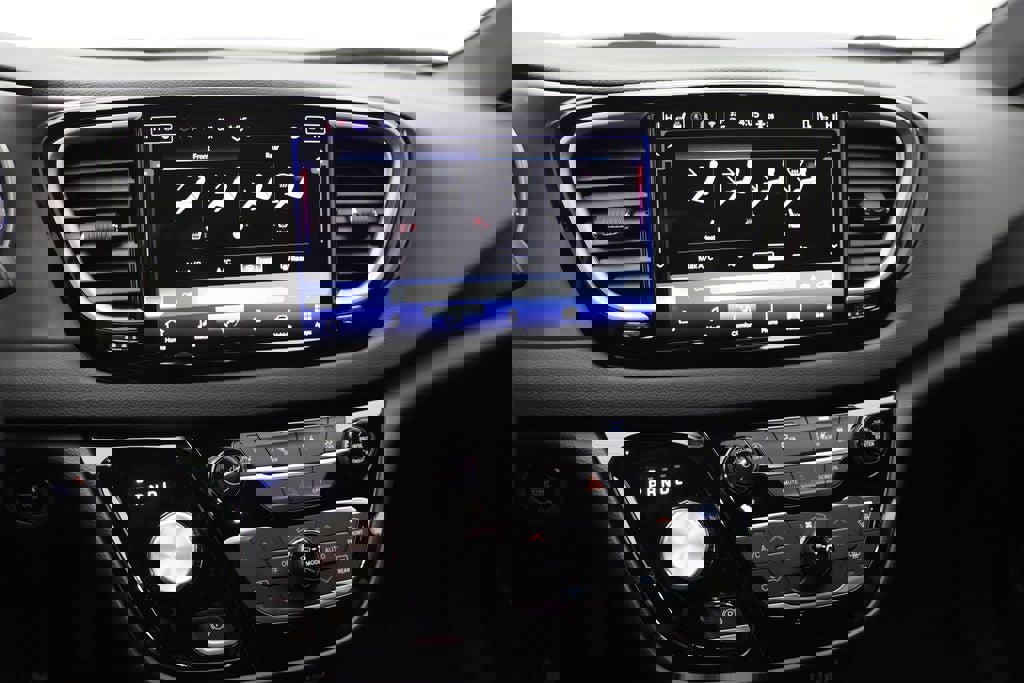 Used 2025 Chrysler Pacifica Select image 20