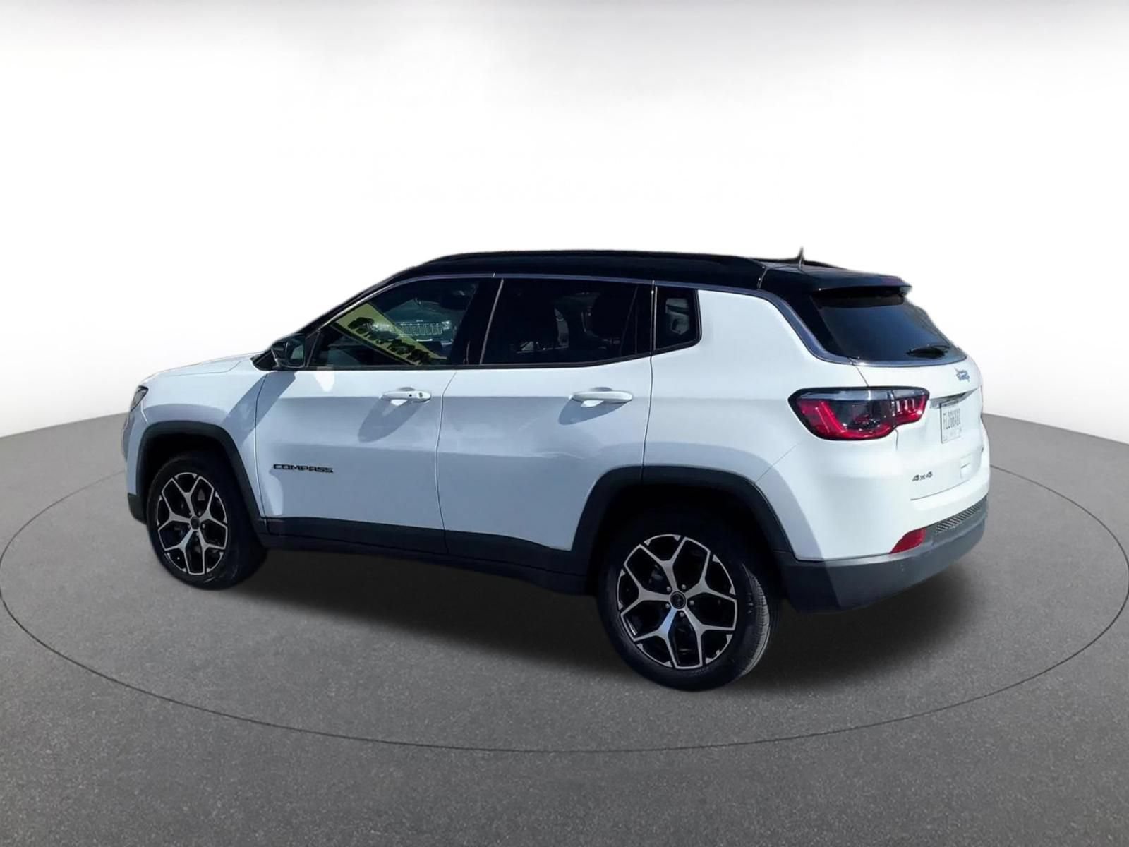 Used 2025 Jeep Compass Limited AWD/4WD image 10