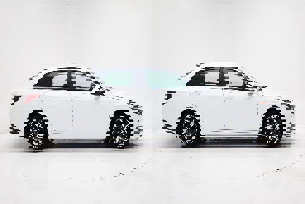 Used 2023 Hyundai Elantra Limited video 2