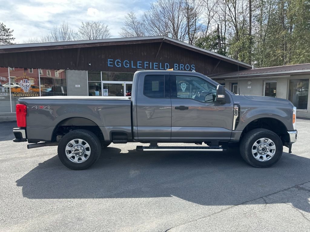 Used 2023 Ford F250 XLT w/ Snow Plow/Camper Package image 4