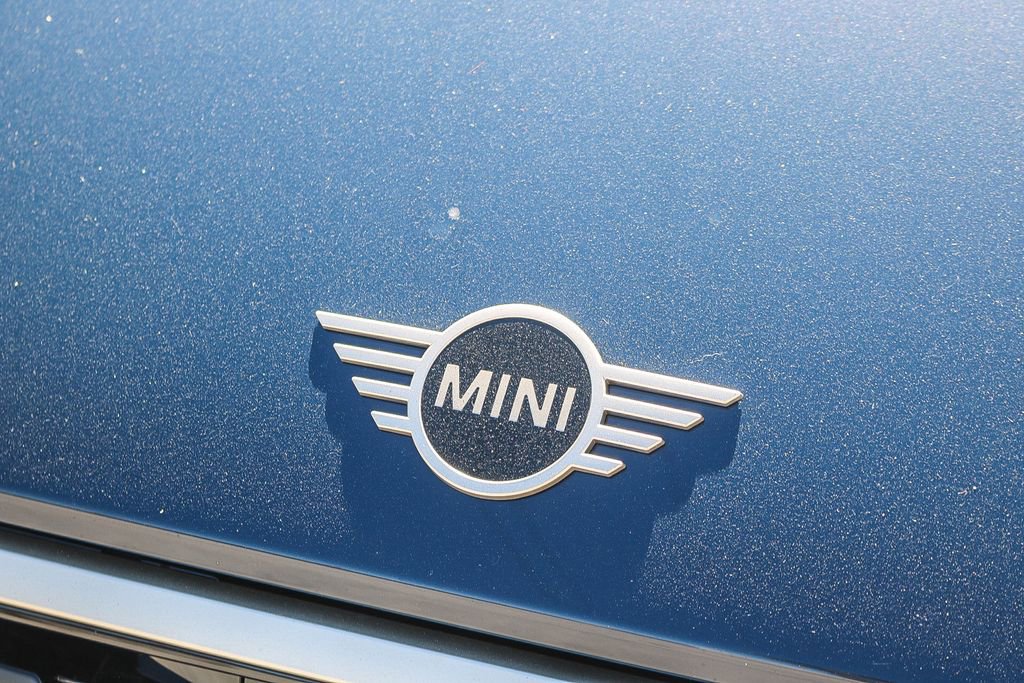 Used 2025 MINI Cooper 2-Door Hardtop image 4