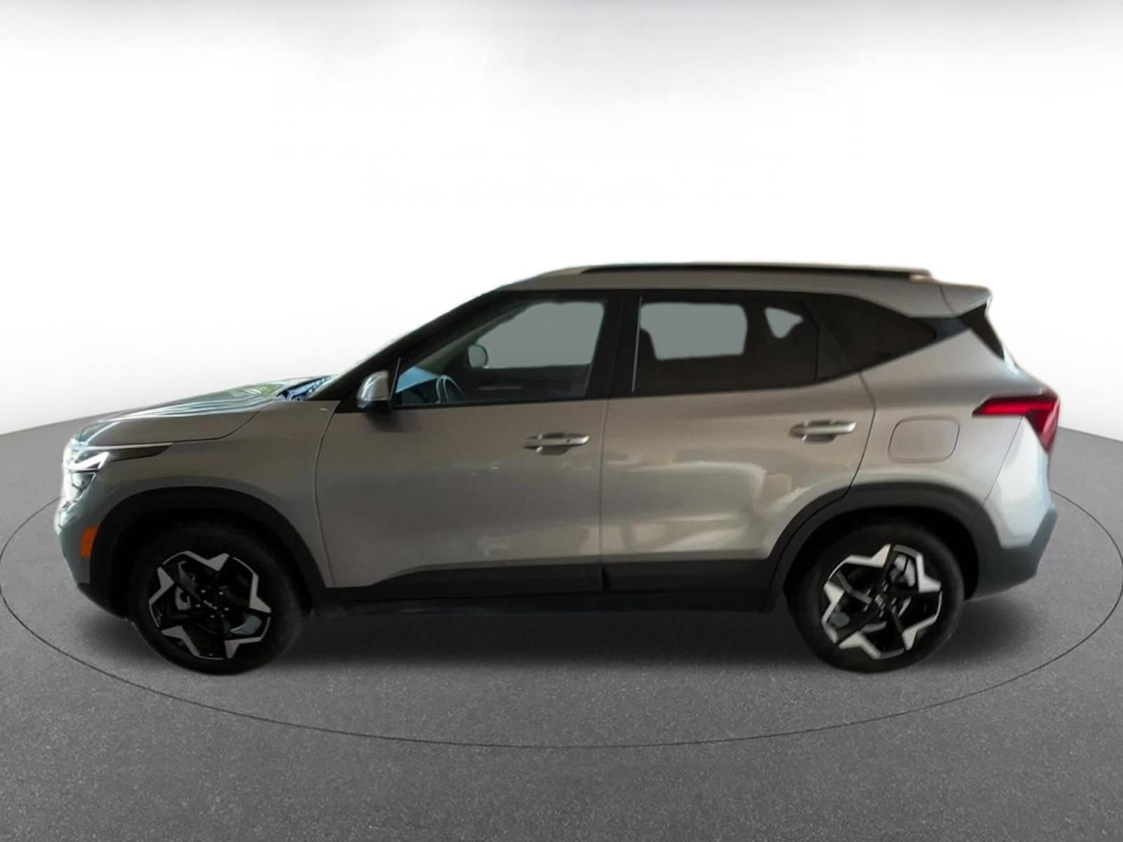 Used 2025 Kia Seltos S FWD image 9