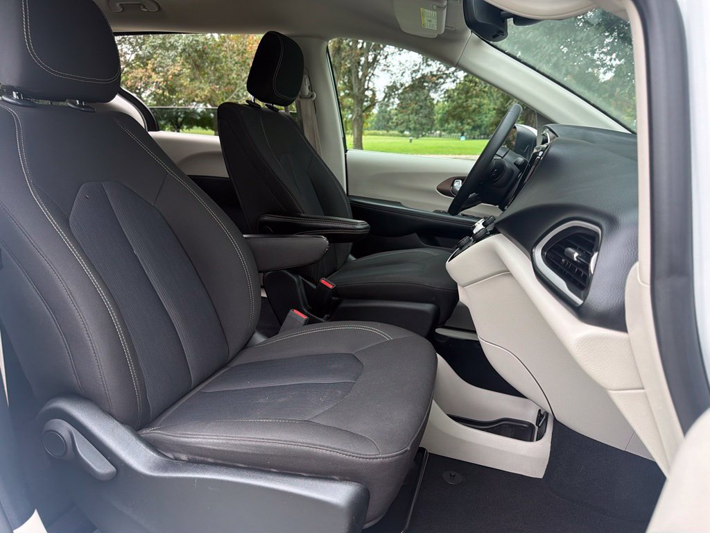 Used 2023 Chrysler Voyager LX FWD image 22