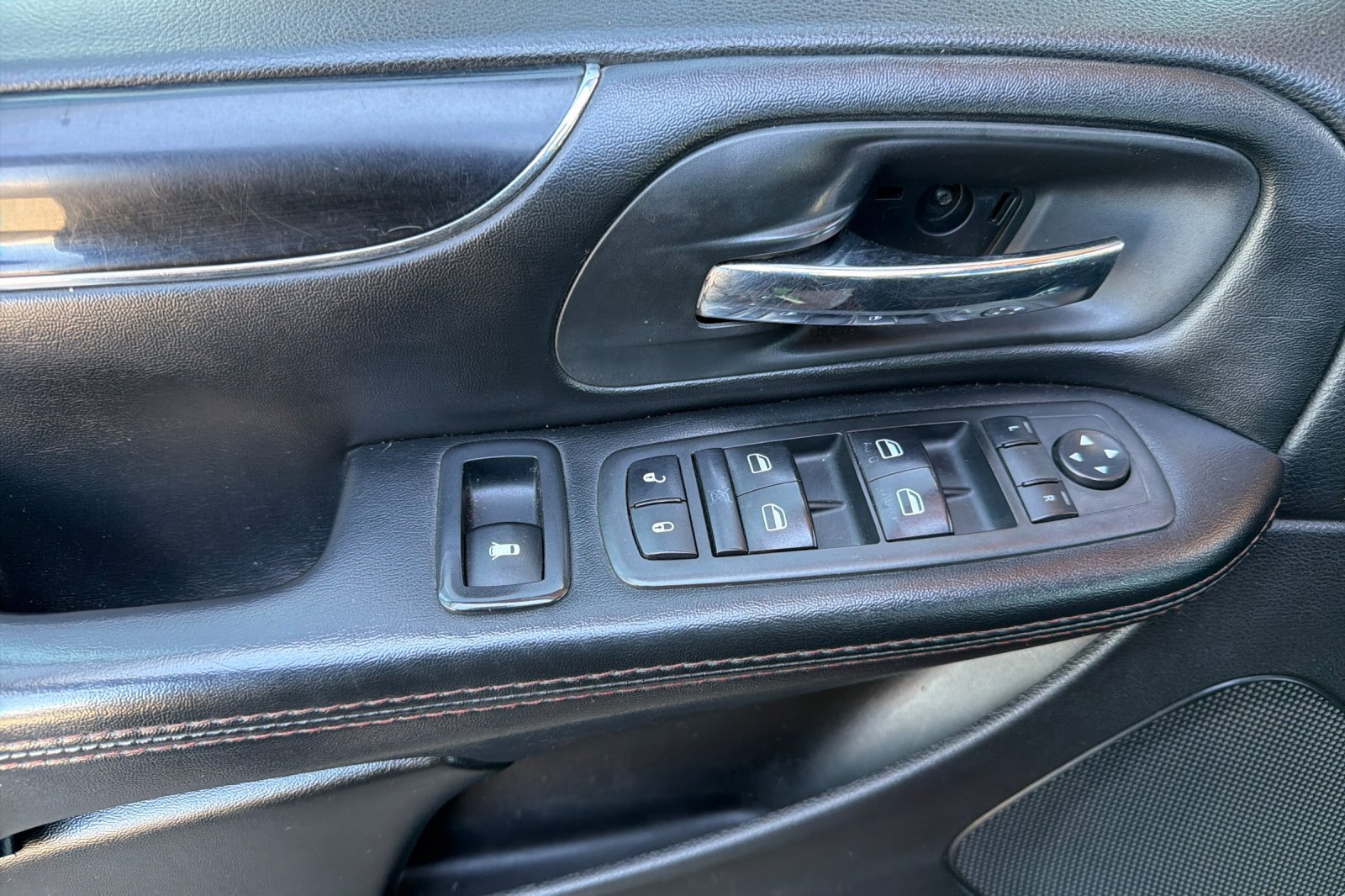 Used 2020 Dodge Grand Caravan SE FWD image 13