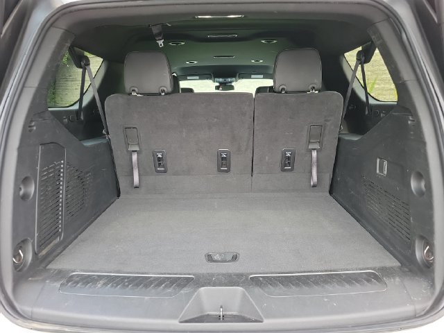 Used 2024 Chevrolet Suburban LT RWD image 18