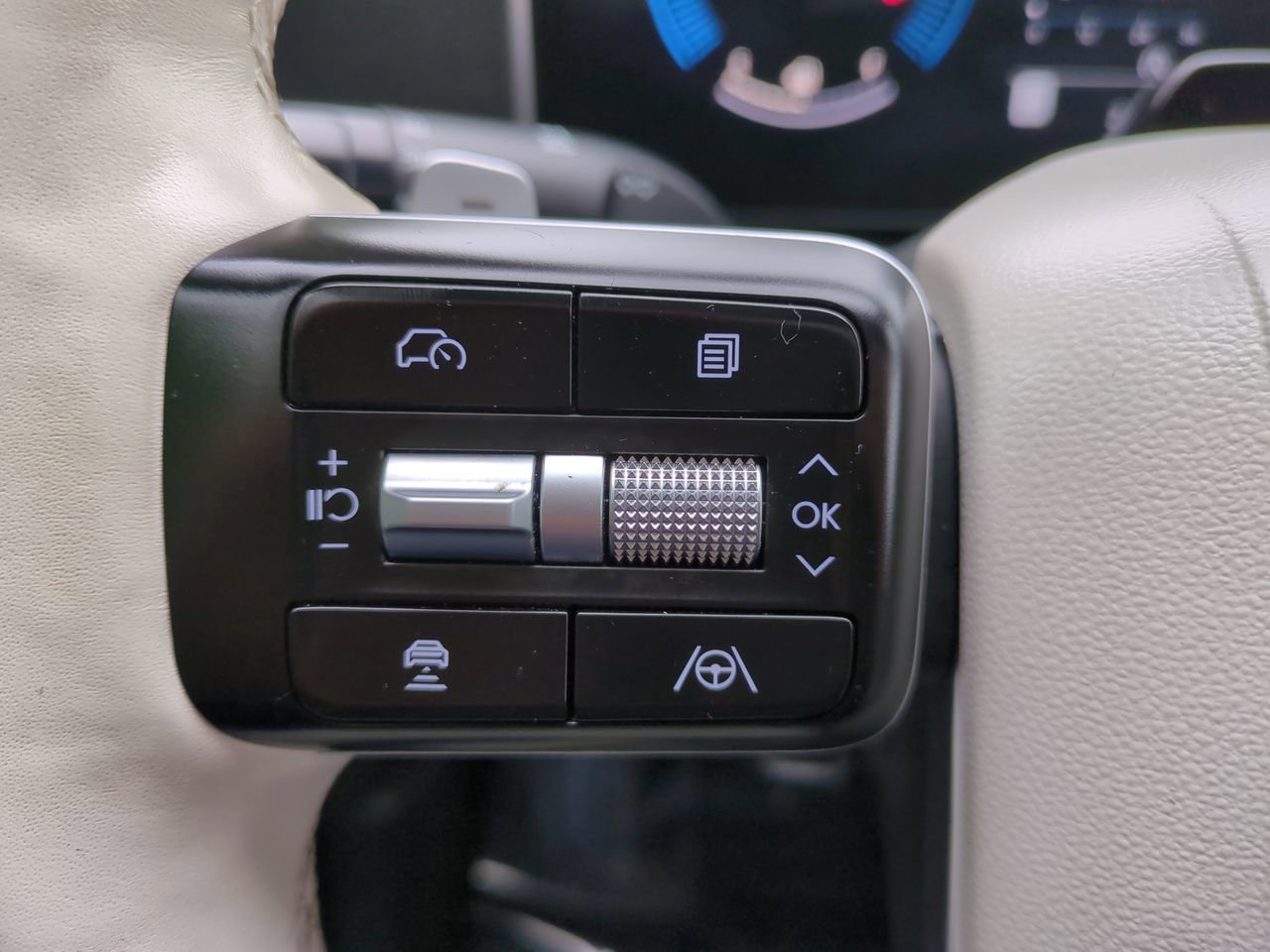 Used 2025 Hyundai Santa Fe SEL FWD image 24