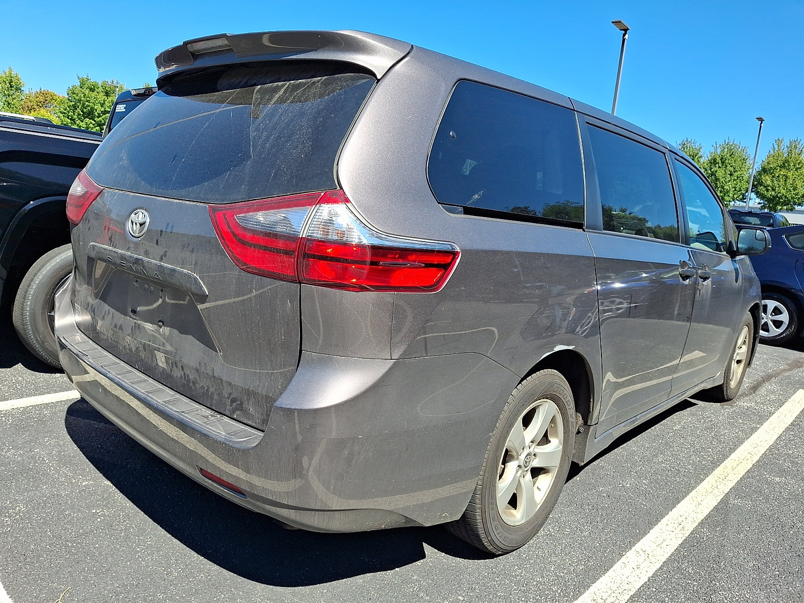 Certified 2020 Toyota Sienna L FWD image 2