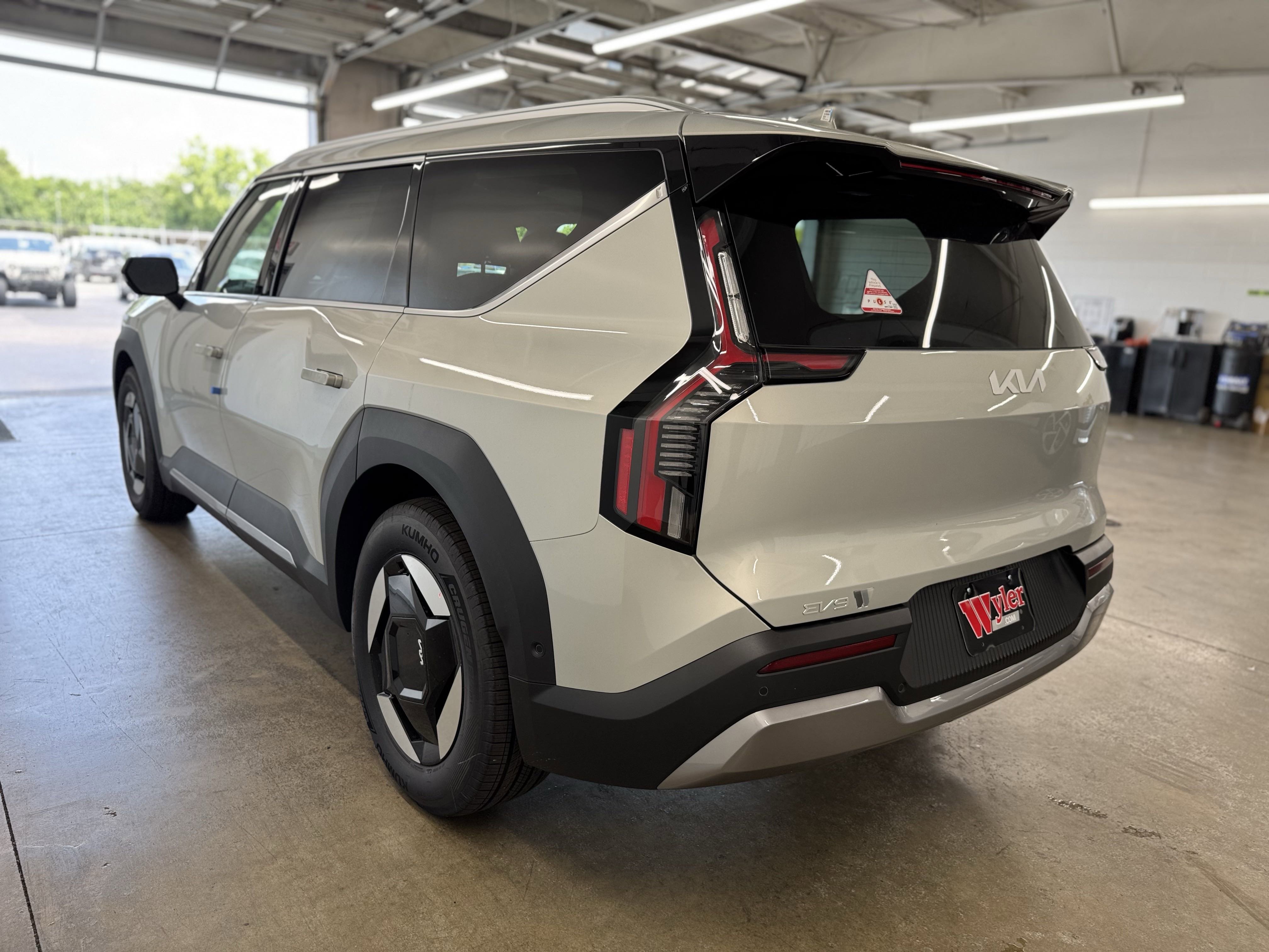 New 2026 Kia EV9 Wind image 21