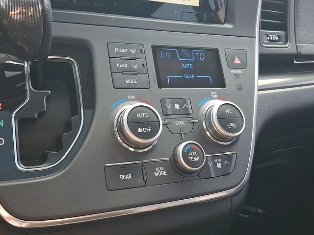Used 2016 Toyota Sienna SE w/ SE Preferred Package FWD image 16