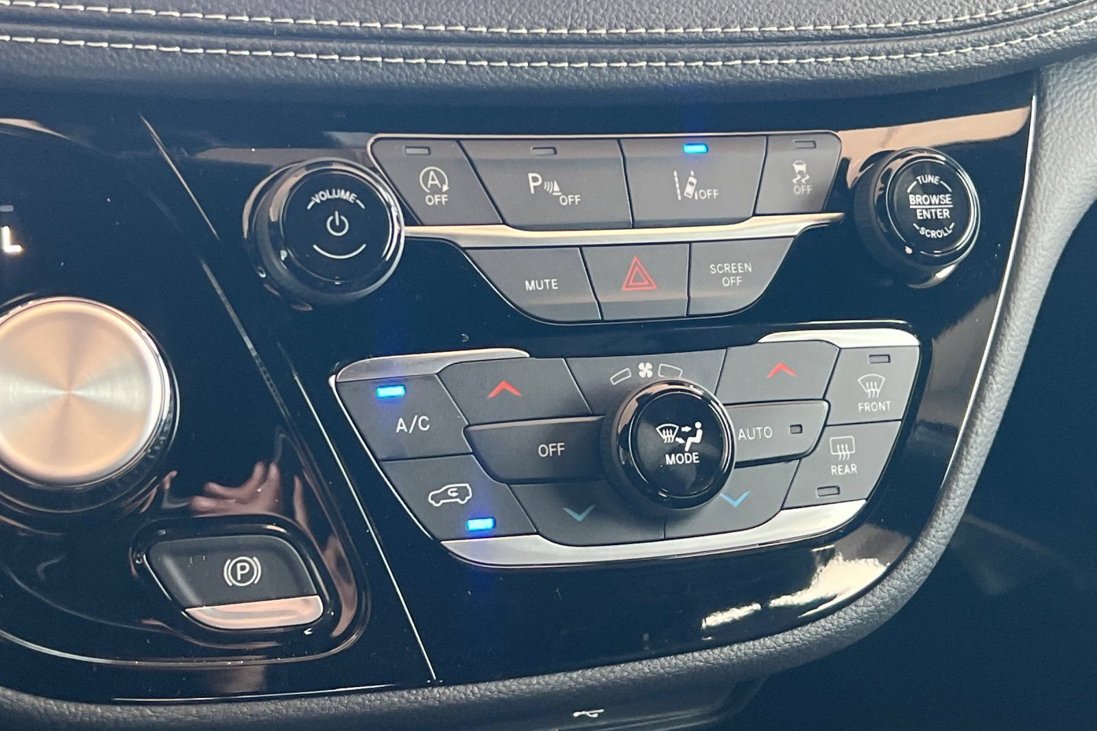 New 2026 Chrysler Pacifica Select AWD/4WD image 22