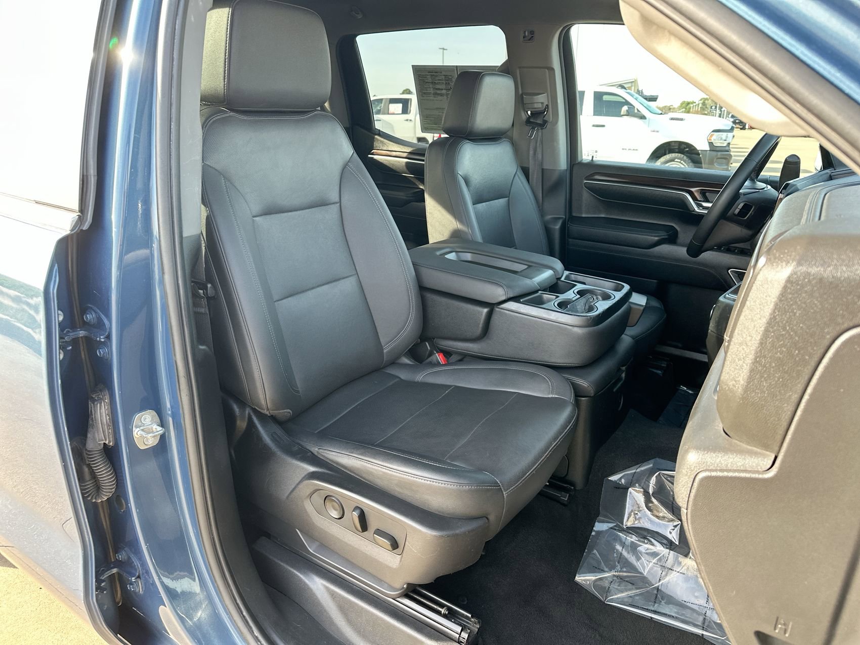 Used 2024 GMC Sierra 1500 SLT AWD/4WD image 24