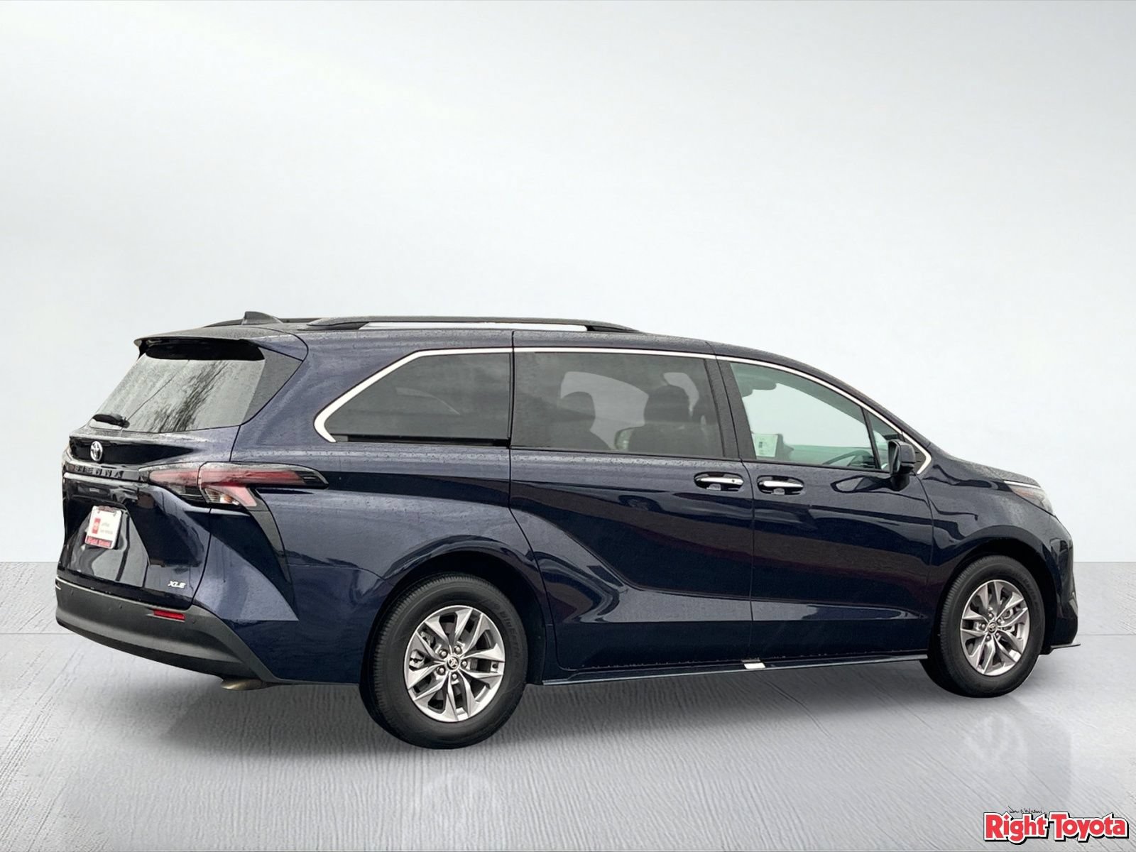 Certified 2026 Toyota Sienna XLE FWD image 7