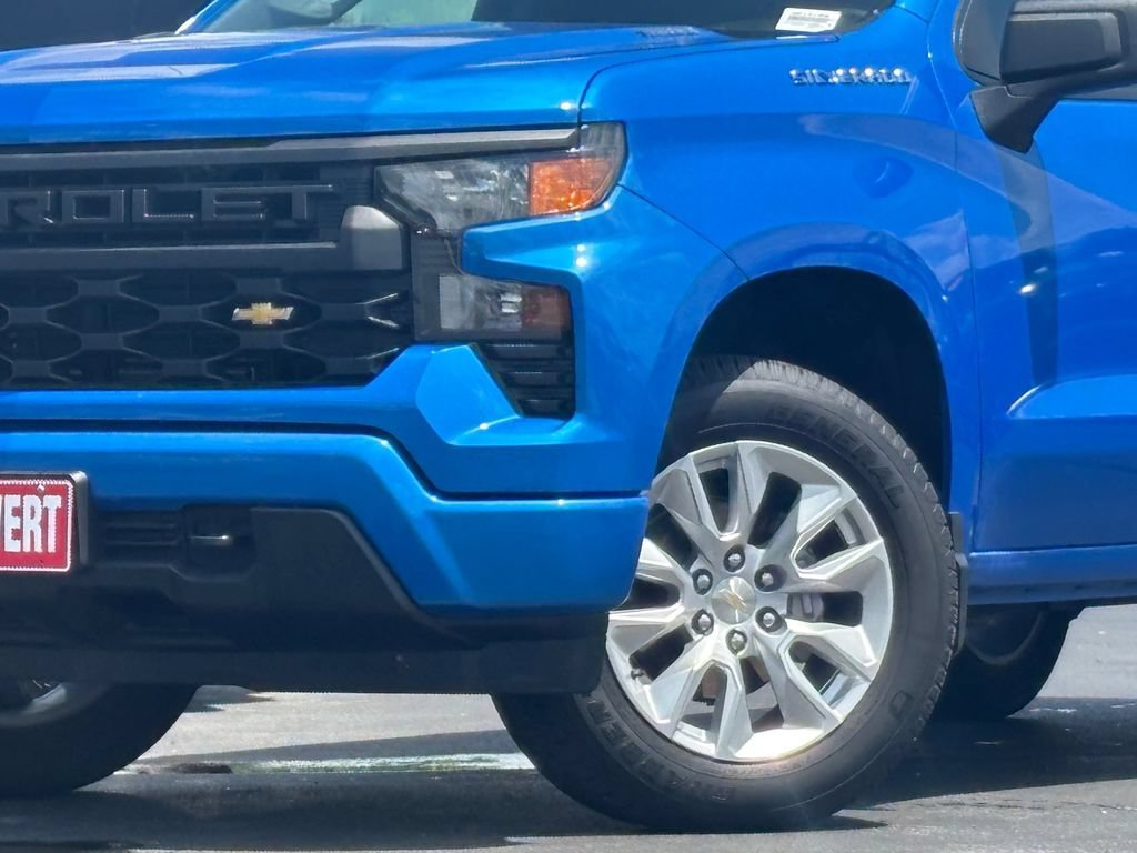 Used 2026 Chevrolet Silverado 1500 Custom AWD/4WD image 2